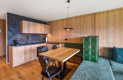 Maranza Apartment | Comfortable 2 Bedroom Stay in Maranza with Spa & Breakfast