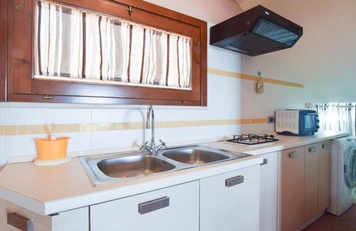 Marsala Apartment | Cozy 2 Bedroom Getaway in Scenic Marsala with Ocean Views