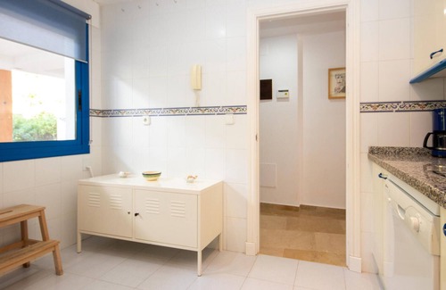 Castillo de Sabinillas Apartment | Ideal Child-Friendly Apartment with Pool and Ocean Views