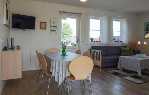 Sandkaas Apartment | Cozy Apartment in Allinge with Wifi & Family-Friendly Perks