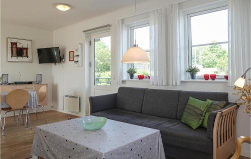 Sandkaas Apartment | Cozy Apartment in Allinge with Wifi & Family-Friendly Perks