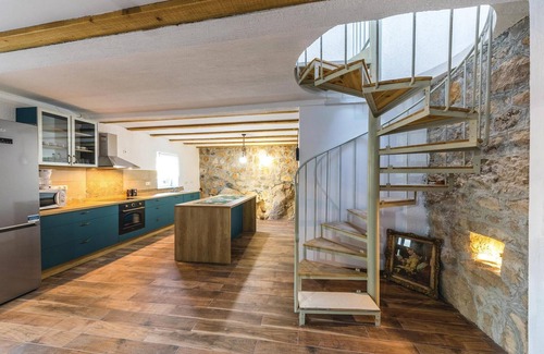 Ljubitovica House | Two-Bedroom Retreat with Pool and Lake View in Ljubitovica