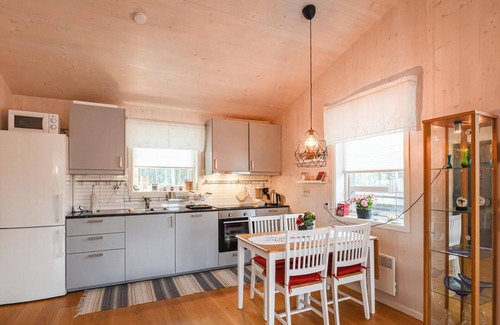 Asensbruk House | Beautiful Cottage in Sundseruds Stugby, Dalsland Awaits