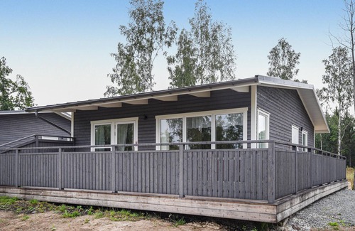 Asensbruk House | Beautiful Cottage in Sundseruds Stugby, Dalsland Awaits