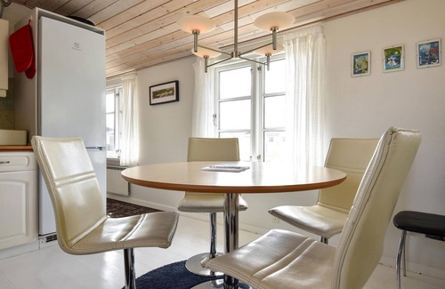 Fjand Badeby House | Comfortable 2-Bedroom Retreat with Ocean Views in Ulfborg