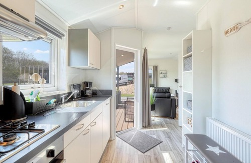 Suesel House | Perfect 2 Bedroom Retreat in Süsel with Lake View & Spa