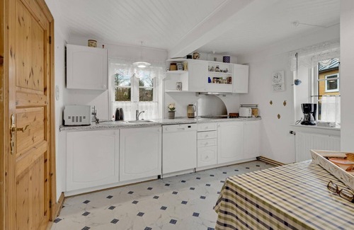 Krusaa House | Romantic Thatched Cottage with Spa & Breakfast Included