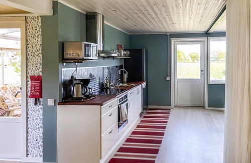 Lottorp House | Cozy 2-Bedroom Retreat in Beautiful Löttorp with Ocean Views