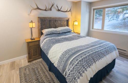 East Kootenay Apartment | Perfect Mountain Ski In/out Condo with Hot Pools & Spa