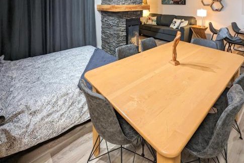 East Kootenay Apartment | Perfect Mountain Ski In/out Condo with Hot Pools & Spa