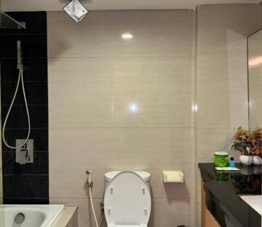 Central Jakarta Apartment | Comfortable 2-Bedroom Apartment Near Jiexpo with Pool