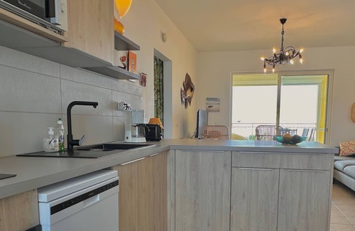 Saint-Francois Apartment | Sea View Apartment for 5 with Pool and Ocean Access