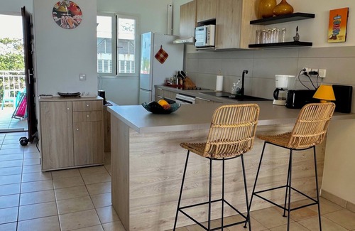 Saint-Francois Apartment | Sea View Apartment for 5 with Pool and Ocean Access