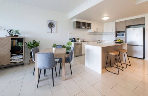 Airlie Beach Apartment | Scenic 2 Bedroom Apartment with Pool & Stunning Water Views