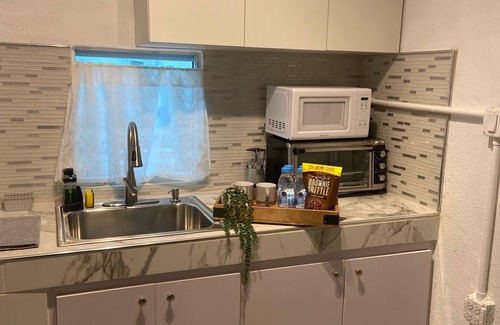 La Pared Apartment | Cozy 2 Bedroom Apartment Steps from the Beach & Amenities