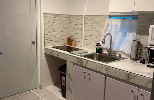 La Pared Apartment | Cozy 2 Bedroom Apartment Steps from the Beach & Amenities