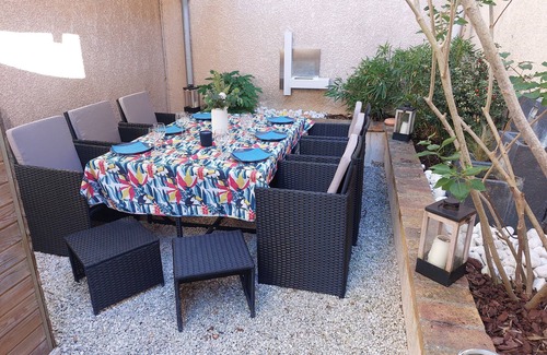 Chamarande Apartment | Pet-Friendly Vrbo Property with Spa and Breakfast Options
