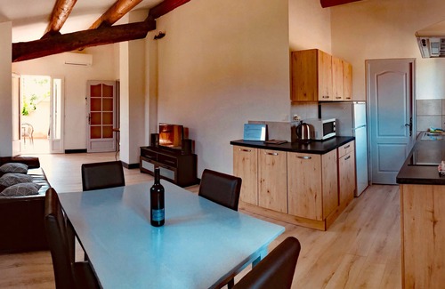 Malaucene Apartment | Relaxing Vrbo Property with Spa and Breakfast Options