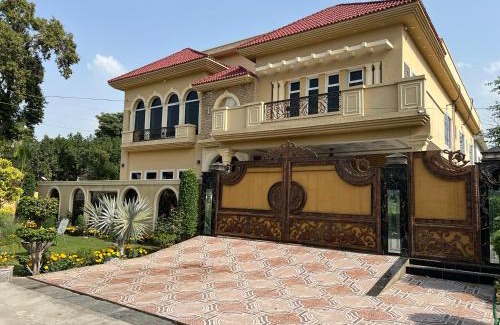 Mirpur House | 2 Bedroom Apartment in Citi Housing Jhelum, Global Glory by Sehrash Holiday Homes