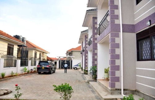 Bukoto Apartment | 2-bedroom apartment in delightful Kampala with AC, WiFi Divine Furnished