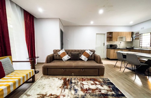 Lusaka House | 2-bedroom apartment in delightful Lusaka's with AC, power backup gardens