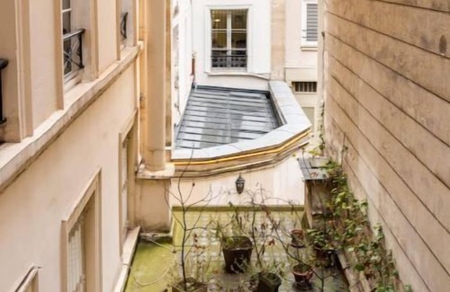 Quartier du Faubourg-Montmartre Apartment | Inviting Vrbo Property with Spa, Breakfast & Family Fun