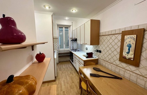 Quartiere XIII Aurelio Apartment | Family Retreat: Cozy Vrbo Property with Hot Tub & Kitchen