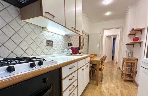 Quartiere XIII Aurelio Apartment | Family Retreat: Cozy Vrbo Property with Hot Tub & Kitchen