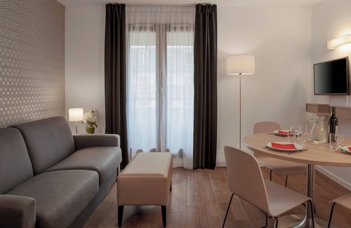 Passerelle Apartment | 2 Bedroom Apartment In The Heart of Bastille