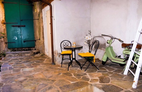 Cannobio Apartment | Charming 2-Bedroom Apartment with Courtyard in Cannobio