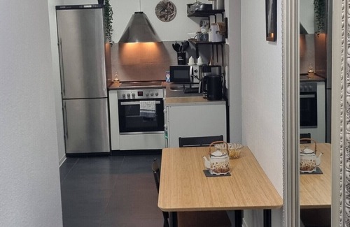 Calenberger Neustadt Apartment | 2-Bedroom Apartment Near Steintor & Hauptbahnhof