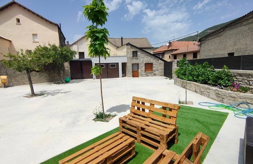 Senegue Apartment | Cozy 2-Bedroom Apartment near Ski Panticosa & Formigal