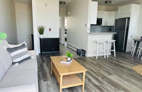 West End Apartment | Top-Floor 2 Bedroom Apartment in Portland's West End