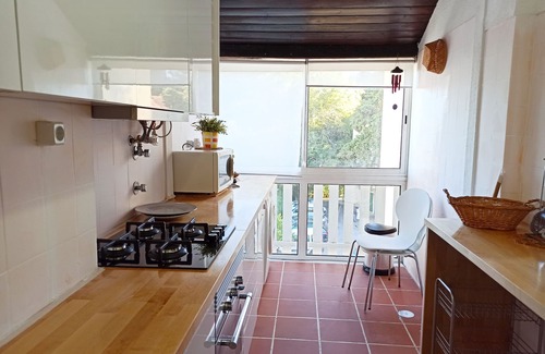 Carcavelos Apartment | Cozy 2 Bedroom Apartment with Ocean View in Carcavelos