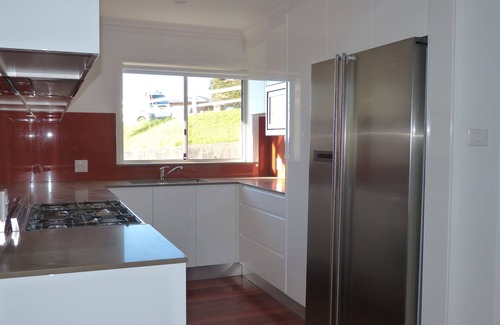 The Hill Apartment | Family-Friendly 2 Bedroom Apartment Steps from Beaches