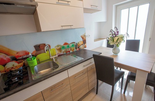 Bled Apartment | 2-bedroom apartment with AC, WiFi - 50 m near Lake Bled with extra entrance