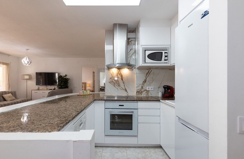 Salou City Centre Apartment | Inviting 2-Bedroom Apartment with Pool & Ocean View