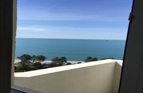 Makhinjauri Apartment | Ocean View 2 Bedroom Apartment with Spa and Hot Tub