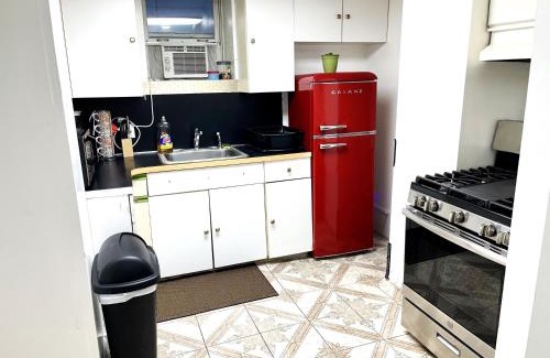 Queens Apartment | 2 Bedroom Apt in LIC, Private WITH BACKYARD !