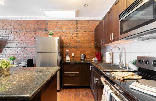 Central Hamilton Apartment | Comfy 2 Bedroom Apartment Near Downtown with King Bed