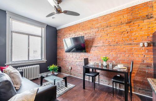 Central Hamilton Apartment | Comfy 2 Bedroom Apartment Near Downtown with King Bed