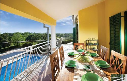 Nedescina House | Comfortable 2 Bedroom Apartment with Pool in Labin
