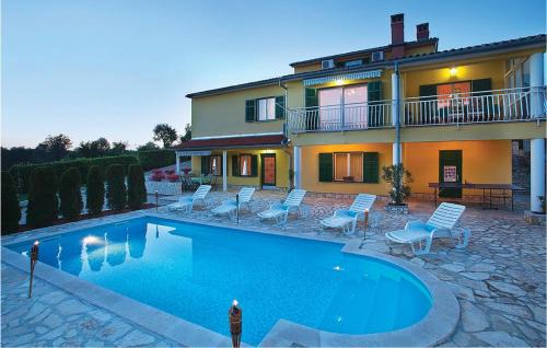Nedescina House | Comfortable 2 Bedroom Apartment with Pool in Labin