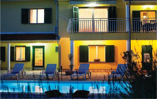 Nedescina House | Comfortable 2 Bedroom Apartment with Pool in Labin