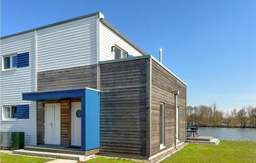 Tossens House | Scenic Lake View Home in Tossens - Family-Friendly Retreat