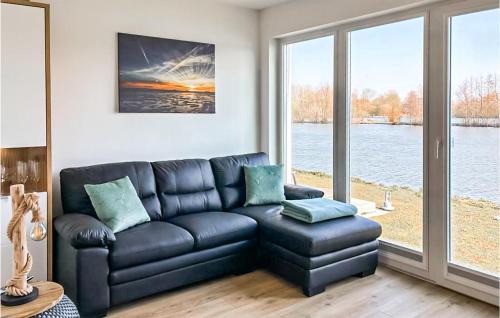 Tossens House | Scenic Lake View Home in Tossens - Family-Friendly Retreat