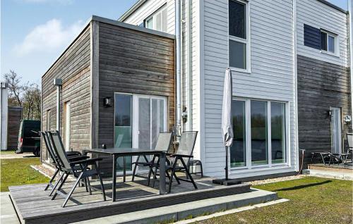 Tossens House | Scenic Lake View Home in Tossens - Family-Friendly Retreat
