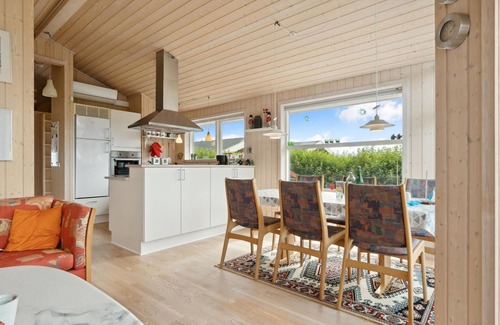 Dageløkke House | Experience an Inviting Lakefront Cottage Getaway