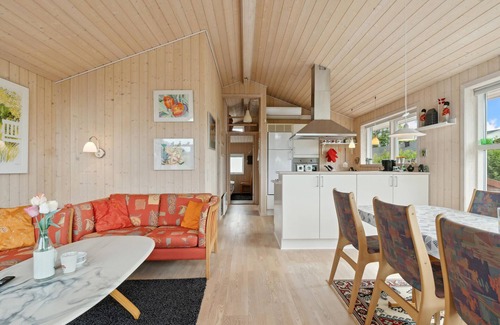 Dageløkke House | Experience an Inviting Lakefront Cottage Getaway