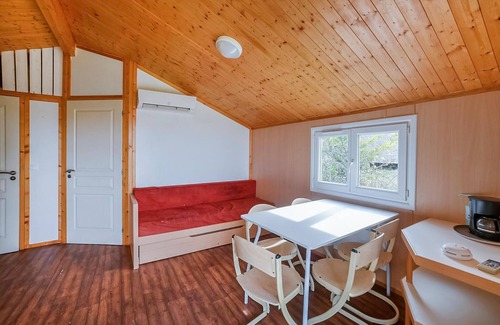 Barjac House | Enjoy a Memorable Stay in a Pet-Friendly Vacation Home